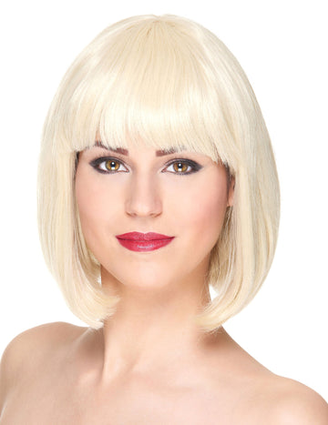 Luxusné luxusné blondínky s krátkym námestím s frede ženou