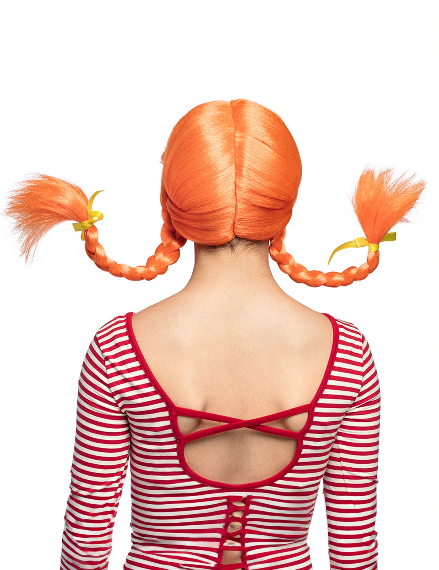 Pohľad zozadu na oranžovú parochňu pre ženy