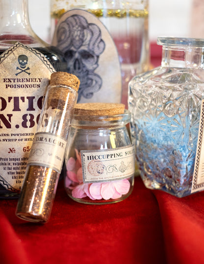 Malá sklenená nádoba s korkovou zátkou 7 cm na cukrové mandle