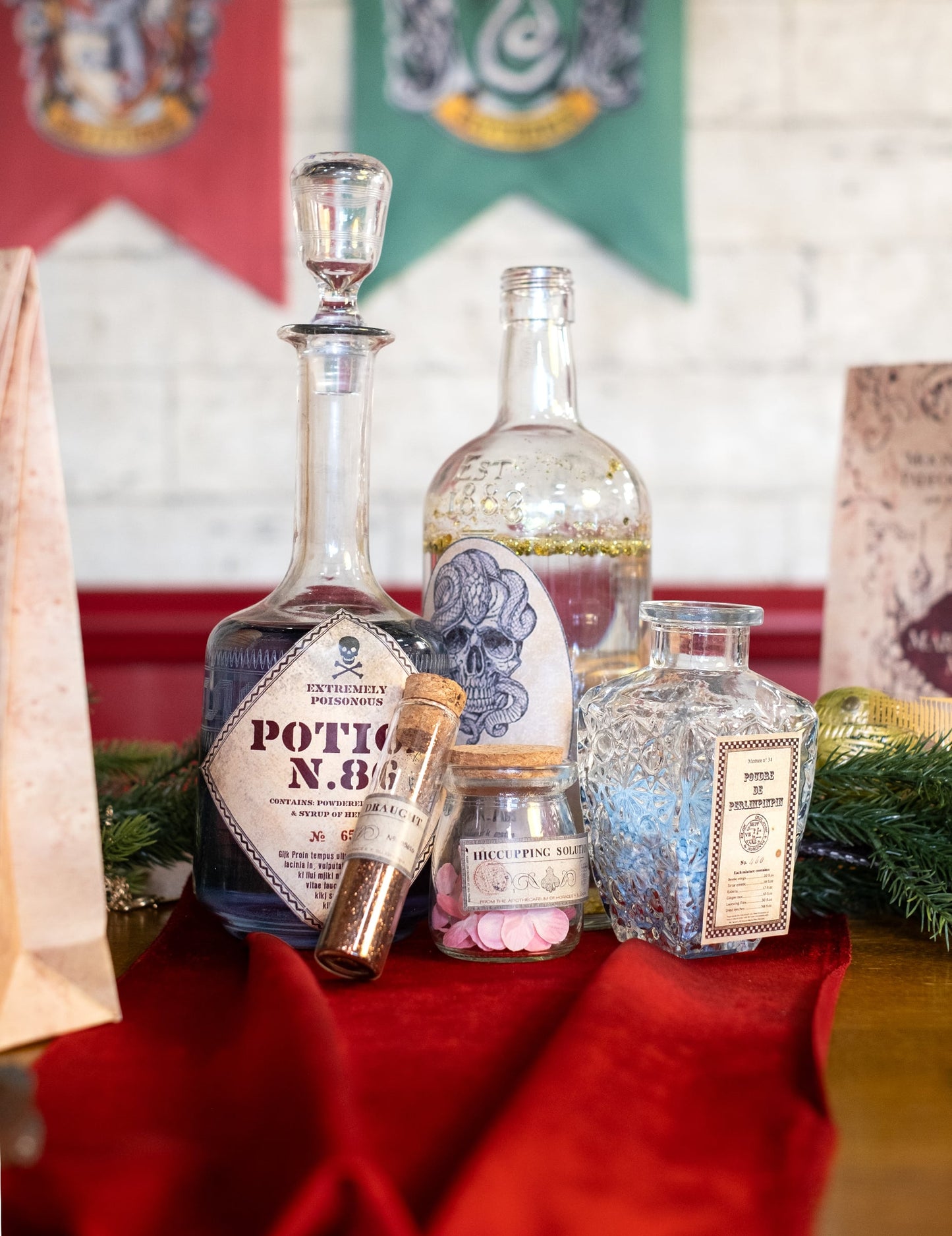 Vue d'ensemble de fioles de potions du petit pot en verre pour dragées transparent avec bouchon en liège