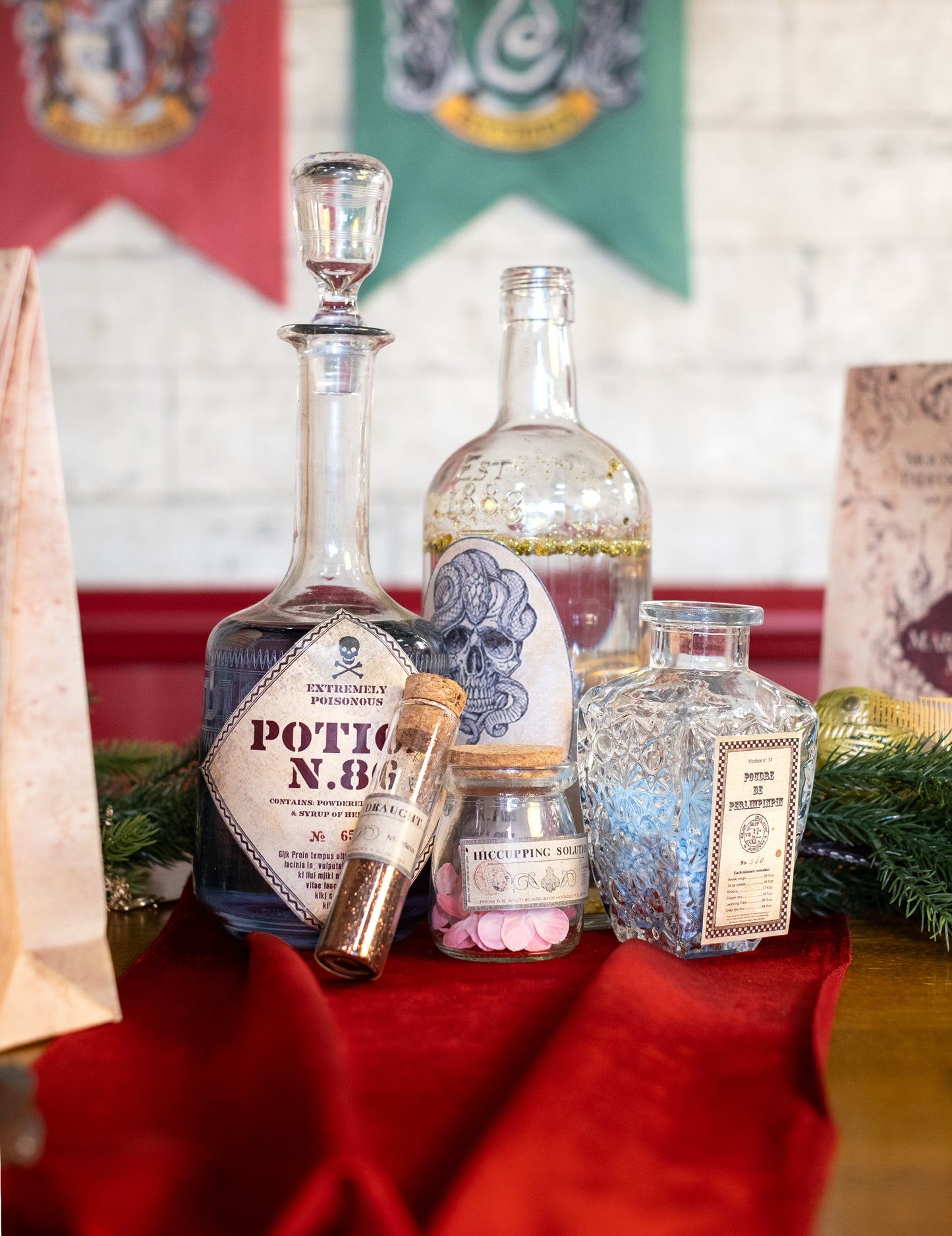 Malá sklenená nádoba s korkovou zátkou 7 cm na cukrové mandle