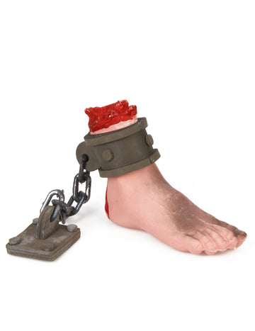 Krvavá noha s reťazou