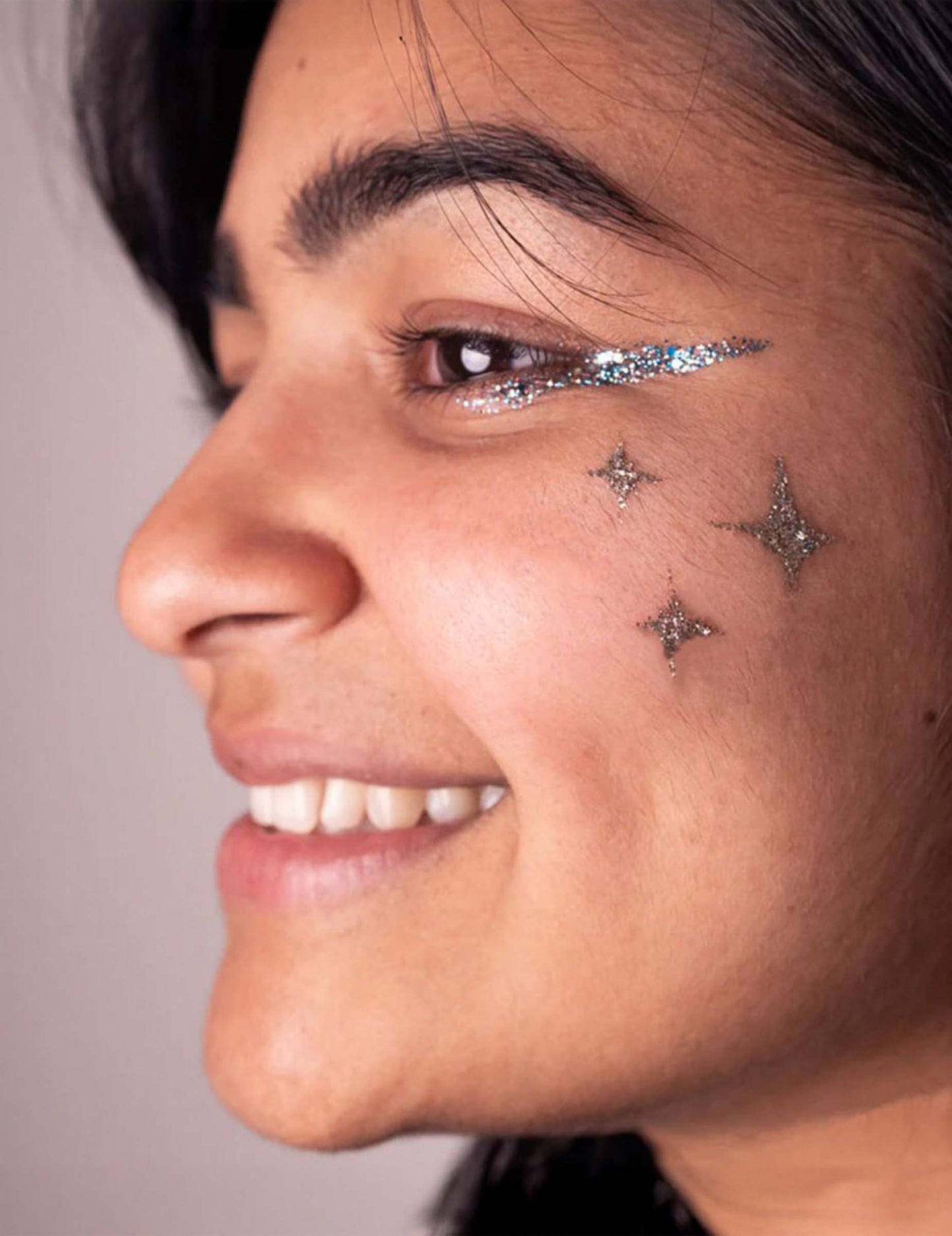 Opakovane použiteľná make -up šablón