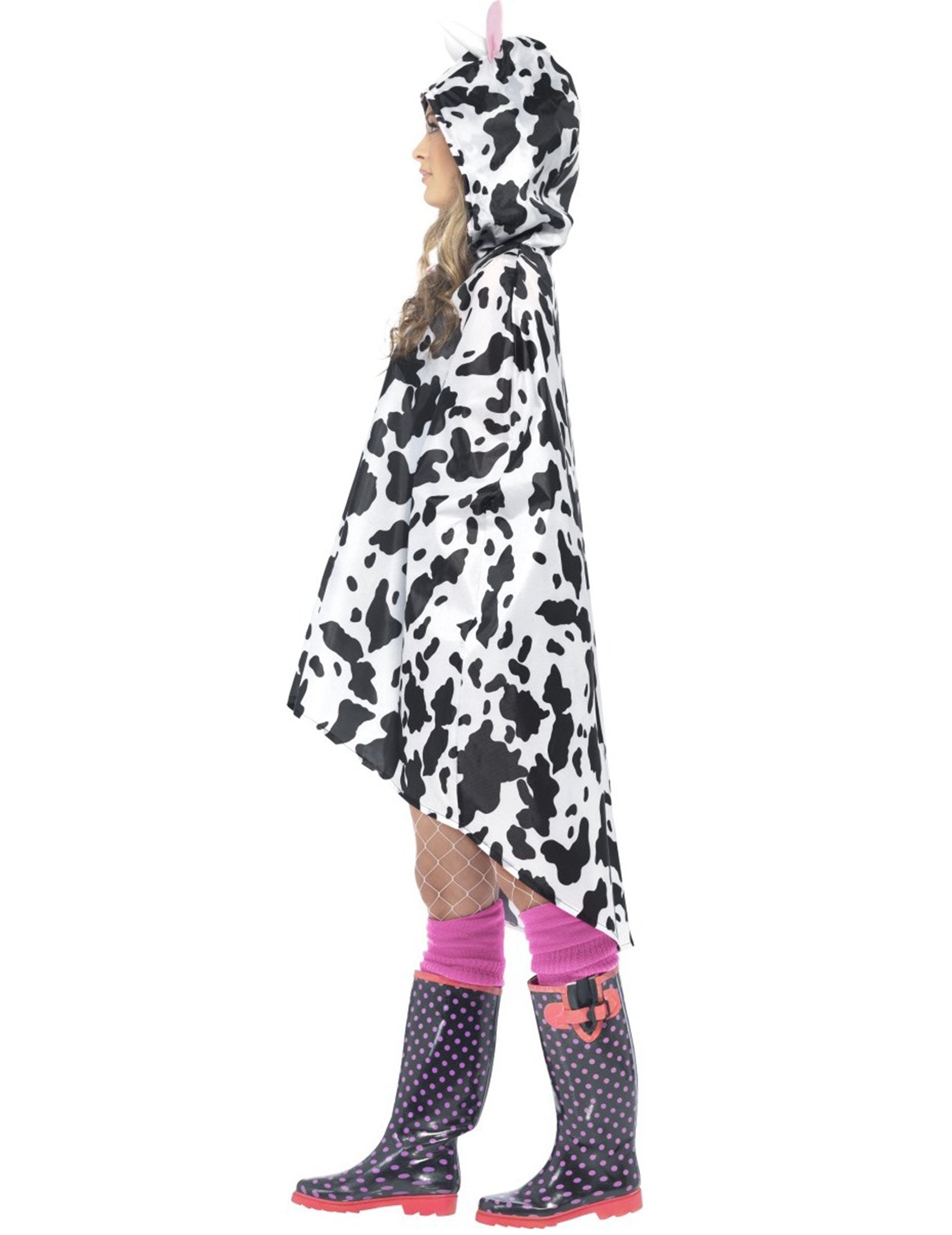 Bočný pohľad na dospelé kravičkové pončo