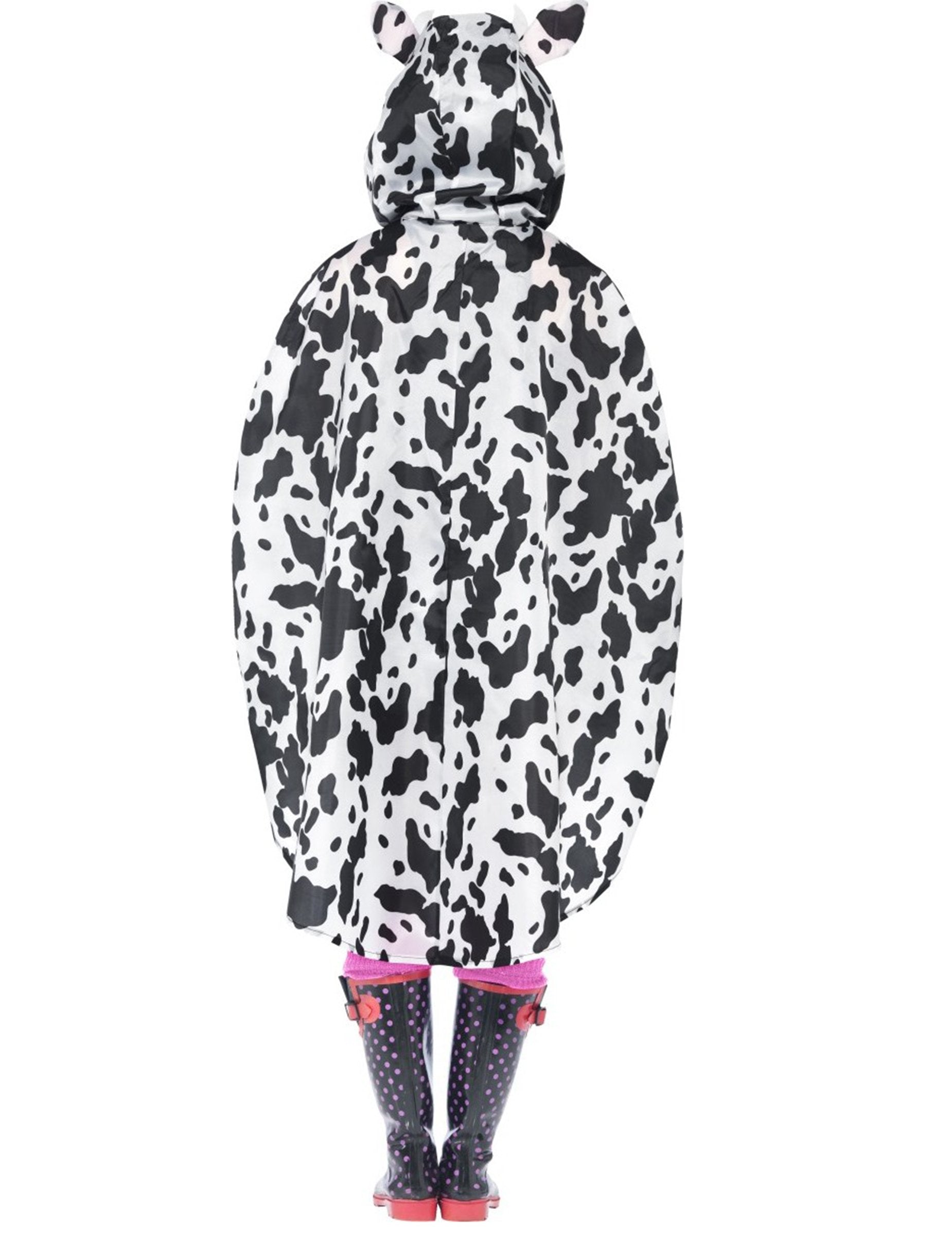 Zadný pohľad na dospelé kravičkové pončo