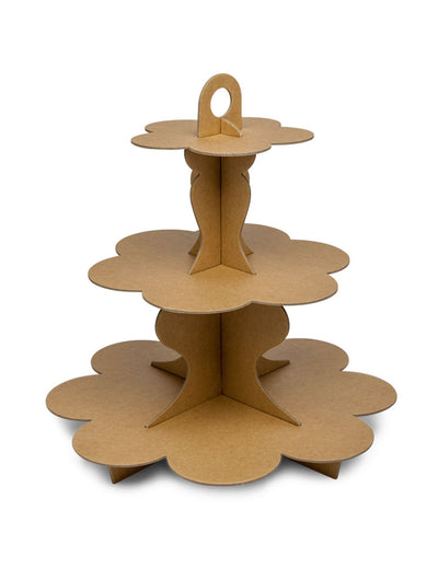 Mise en situation du présentoir à cupcake en carton kraft marron 3 étages