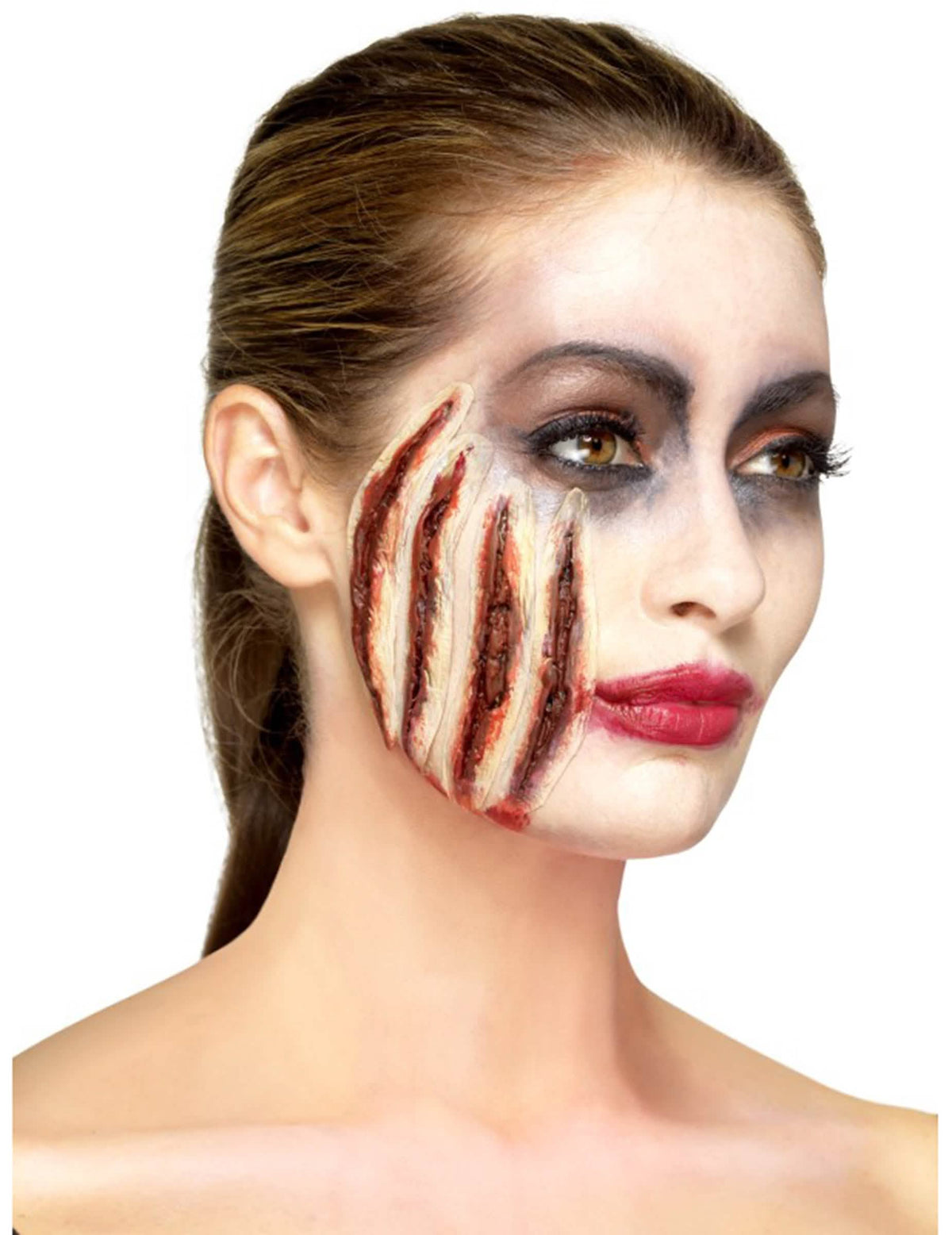 Bočný pohľad na latexovú protézu s zárezmi halloween