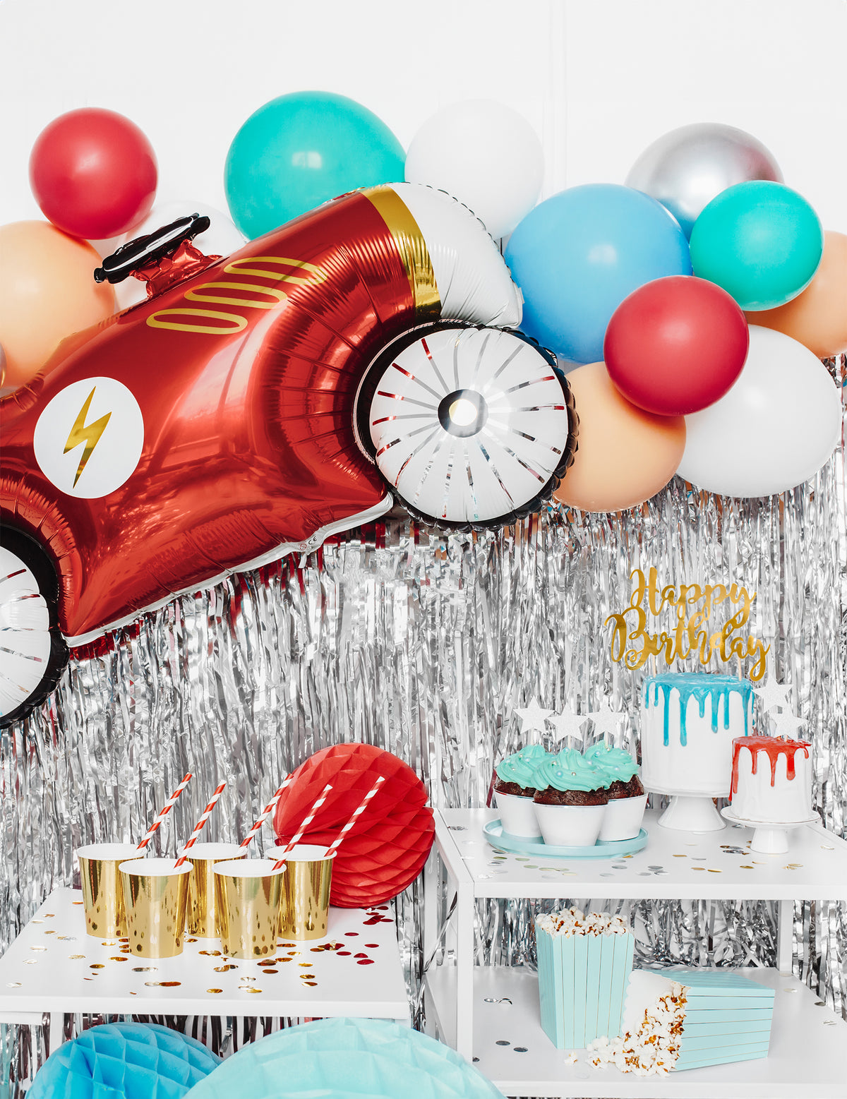 Mise en situation pour buffet d'anniversaire du rideau scintillant argent