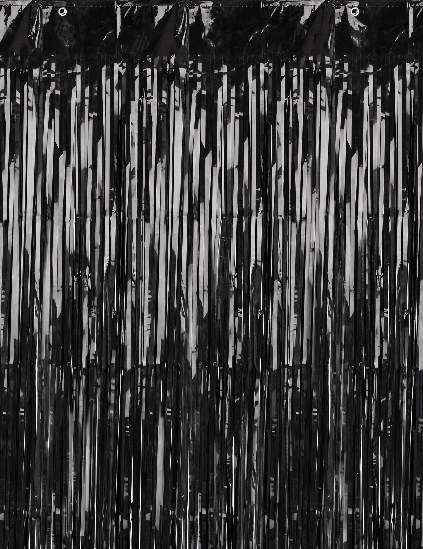 Gros plan sur le haut et les franges du rideau scintillant pour fête noir