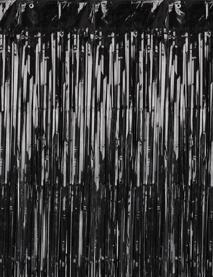 Gros plan sur le haut et les franges du rideau scintillant pour fête noir