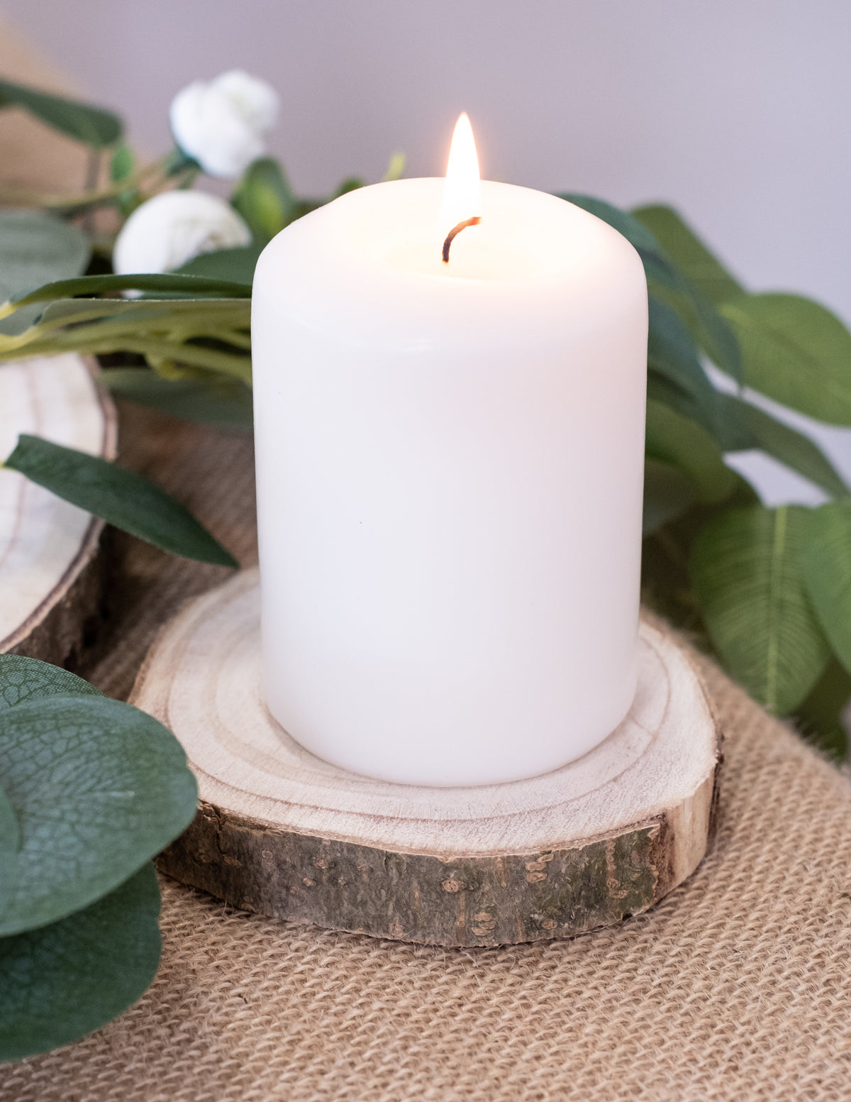 Support de bougie blanche du rondin de bois naturel pour décoration de mariage