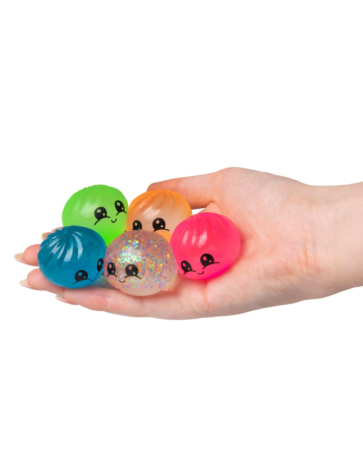 Main tenant plusieurs coloris de la Balle anti stress Scrunchems Bao pour enfant