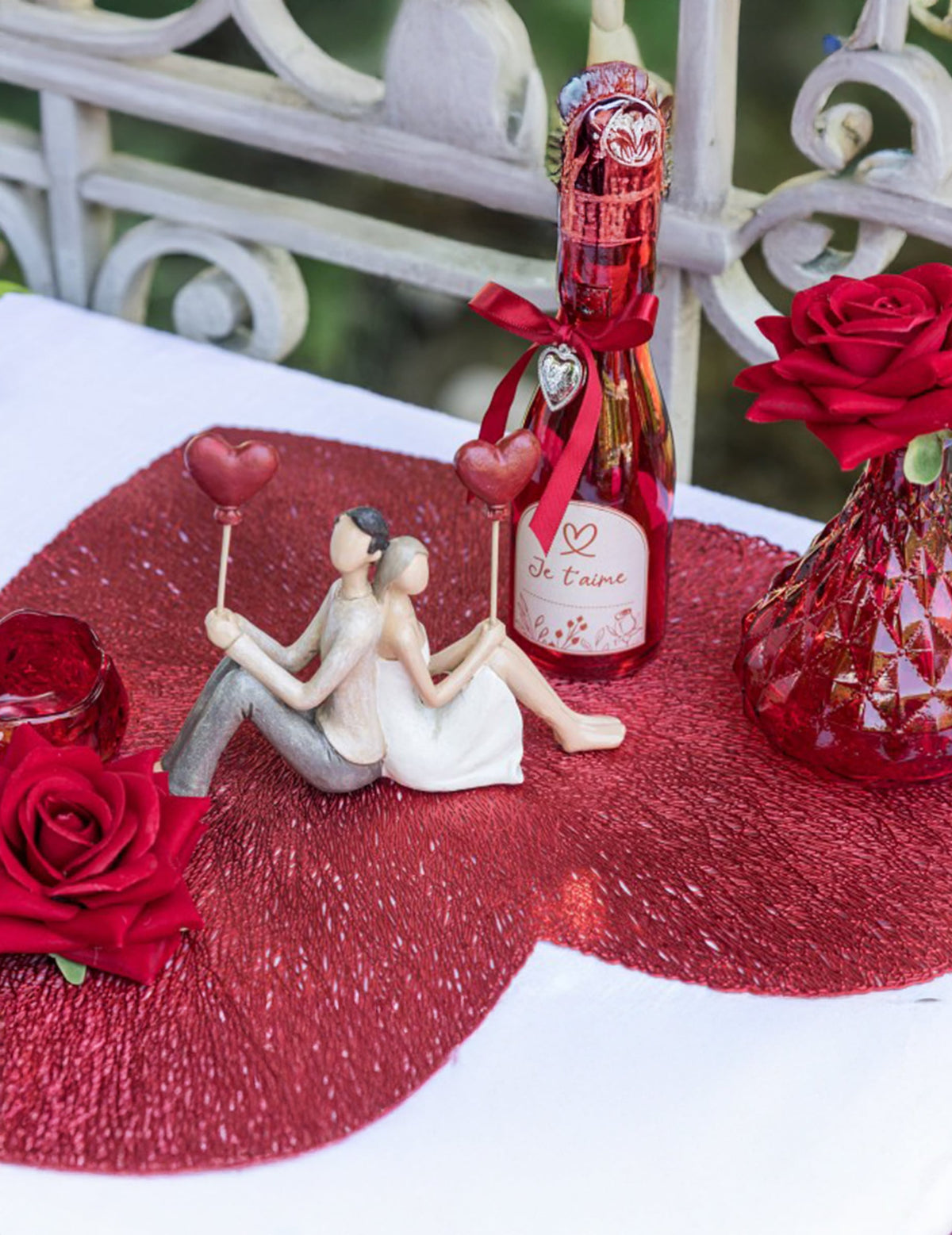 Mise en situation du set de table cœur pour décoration de fête