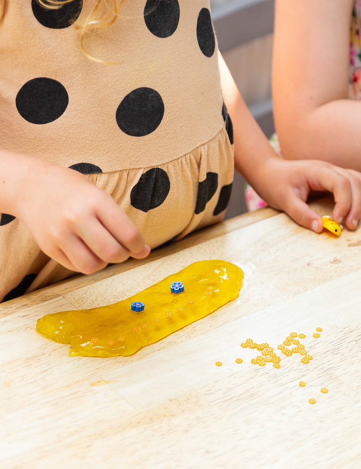 Slime s medom a včelou