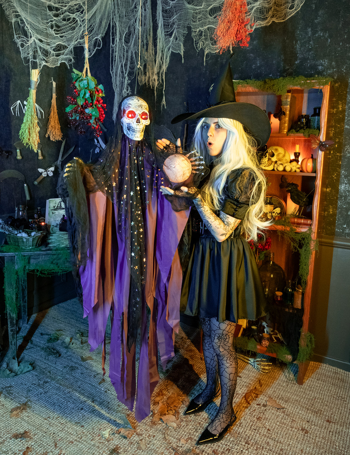 Squelette de voyante pour décoration Halloween violet et noir lumineux et sonore
