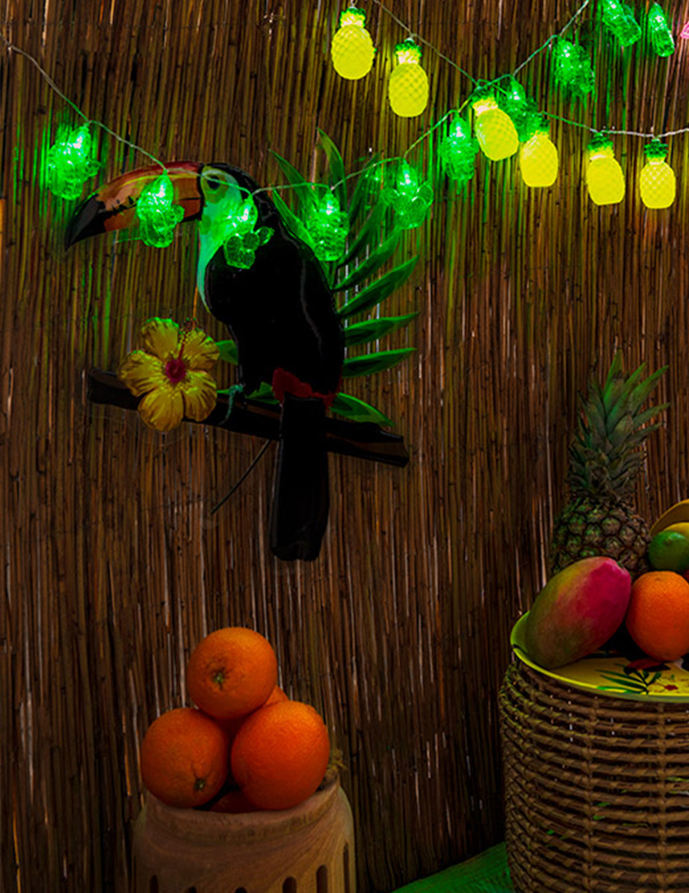 Mise en situation de la suspension alvéolée toucan pour décoration tropicale