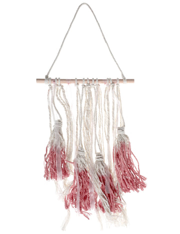 Drevená závesná dekorácia s červenými strapcami, 24 x 50 cm cm makramé dekorácia