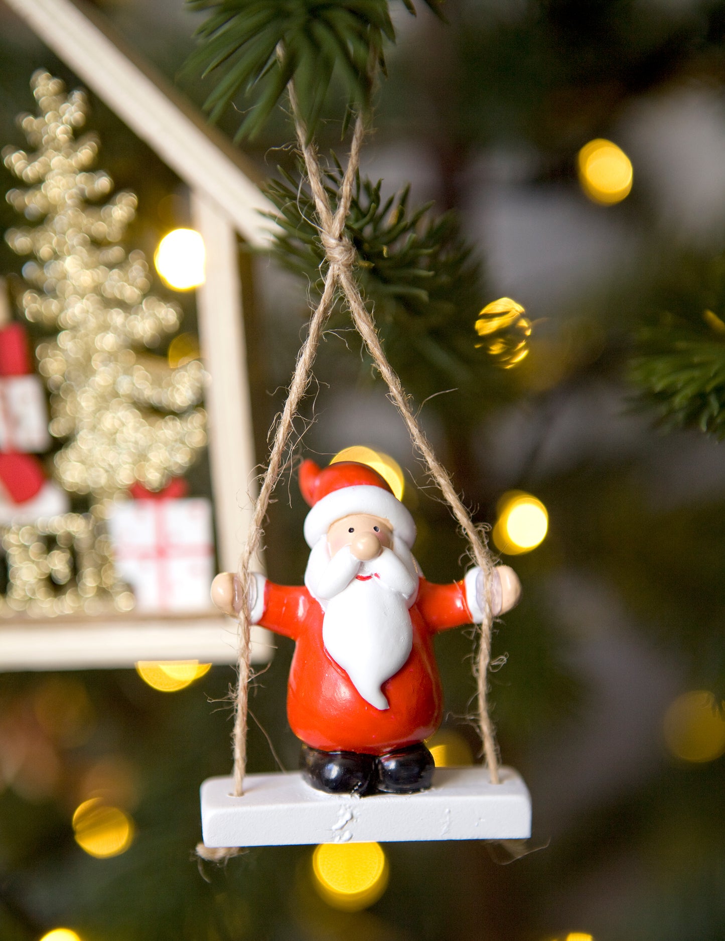 Vianočná ozdoba na stromček - Santa Claus na hojdačke - 7 x 5 x 3 cm originálna dekorácia