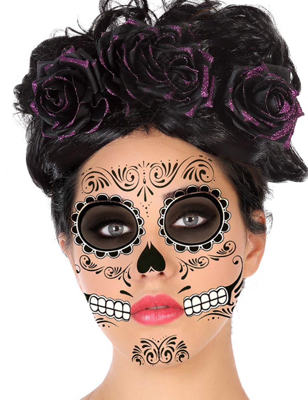 Detailný záber na vzory tetovania na tvári Día de los Muertos