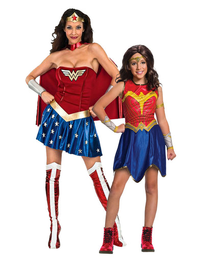 Dvojica kostýmov Wonder Woman™ pre mamu a dcéru
