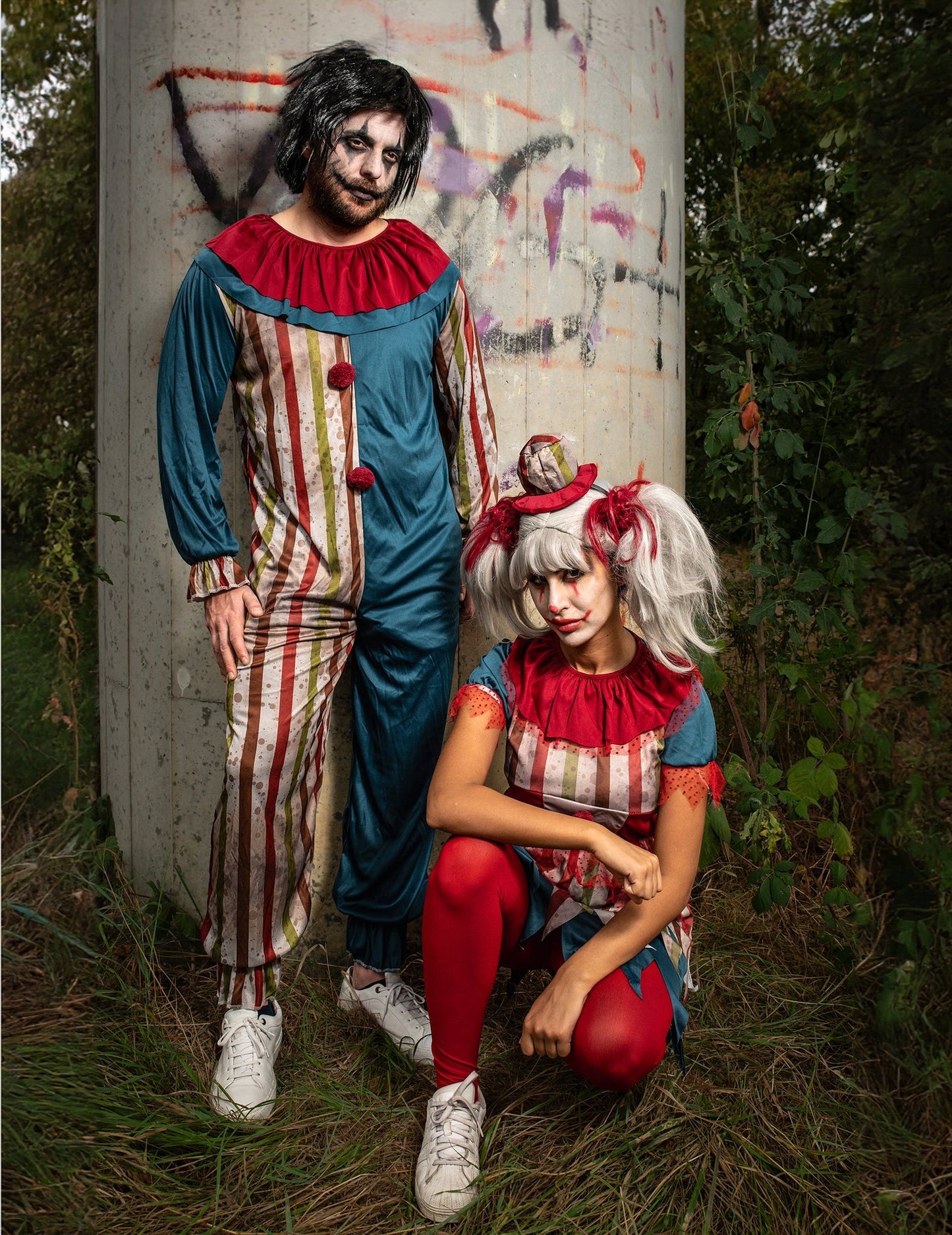 Párový kostým farebných klaunov na Halloween