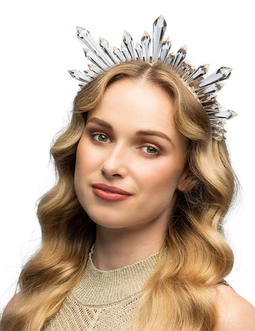 Tiara zdobená priehľadnými kryštálmi