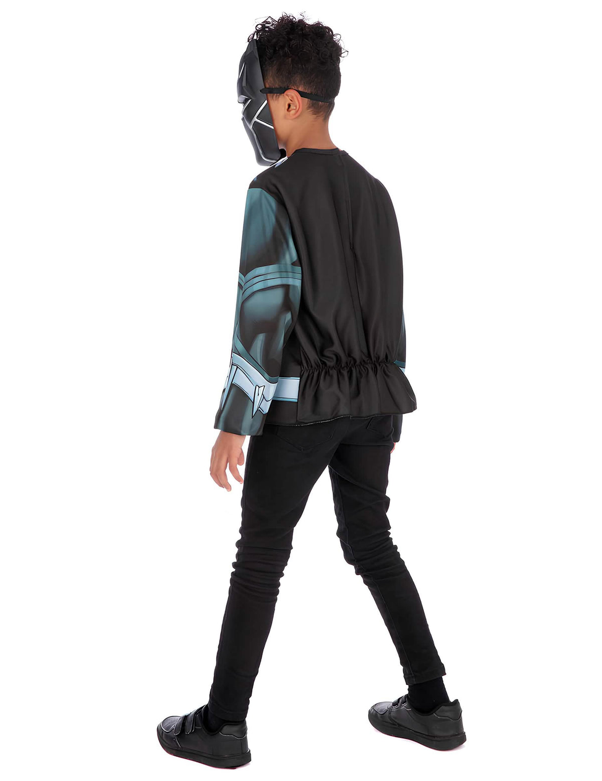 Pohľad zozadu na top s maskou Black Panther