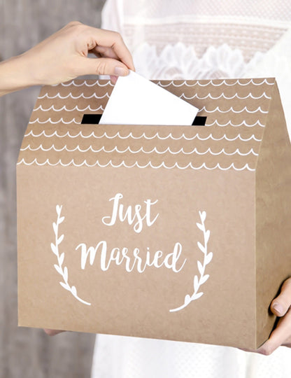 Volebná urna z kraftového kartónu, tvar domčeka „Just Married“, 30 x 30,5 x 16,5 cm cm