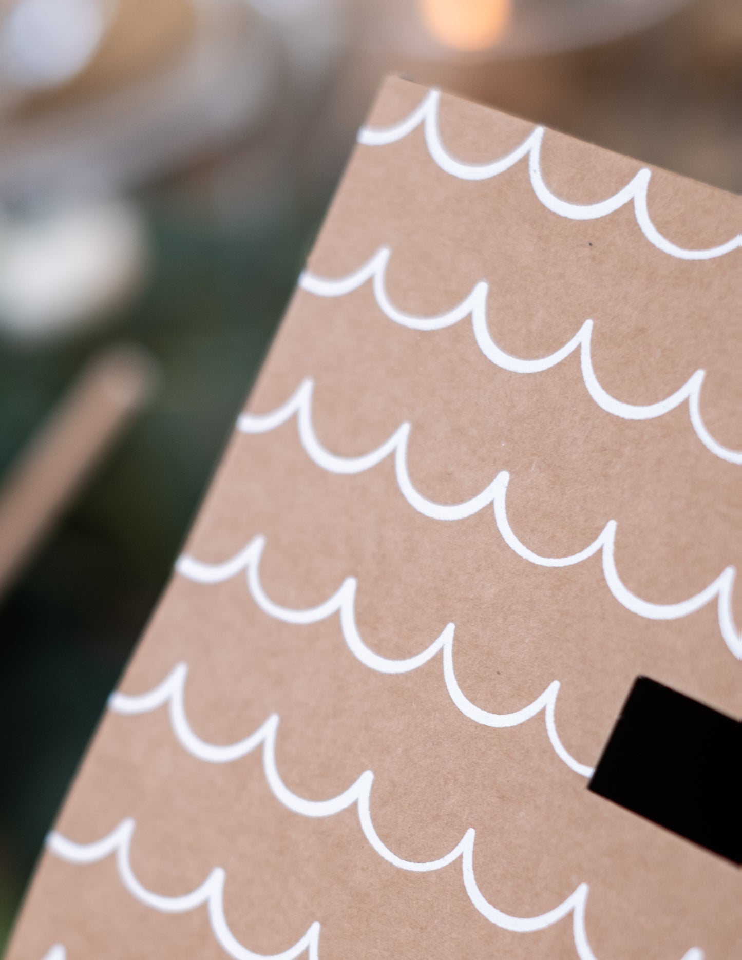 Volebná urna z kraftového kartónu, tvar domčeka „Just Married“, 30 x 30,5 x 16,5 cm cm