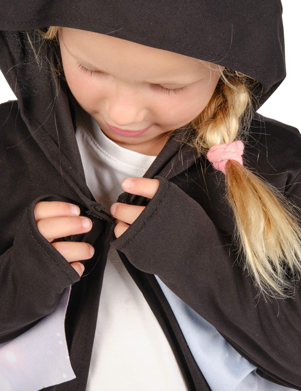 Gros plan sur le système de fermeture de la veste de chauve-souris pour enfant