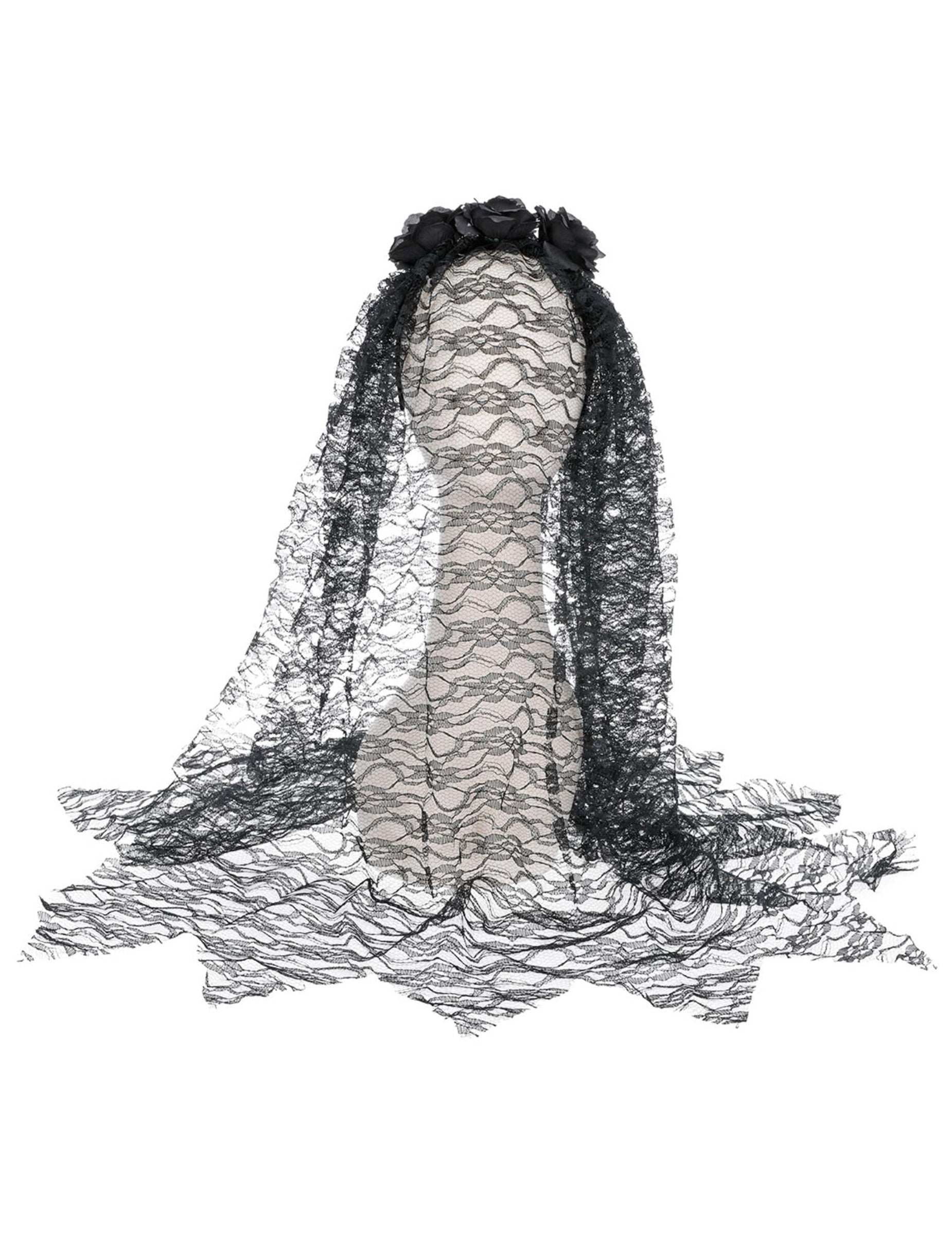 Détail du drapé de la dentelle du voile long veuve noire